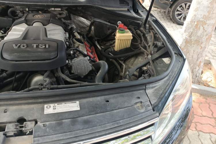 Used Volkswagen Touareg 2017 3.0 TSI Touareg Edition Engine Bay Left