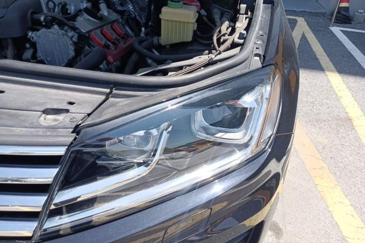Used Volkswagen Touareg 2017 3.0 TSI Touareg Edition Engine Bay Left