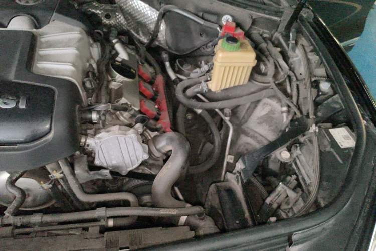 Used Volkswagen Touareg 2017 3.0 TSI Start Edition Engine Bay Left