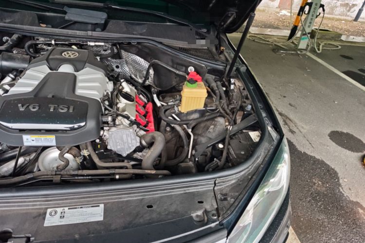 Used Volkswagen Touareg 2017 3.0 TSI Touareg Edition Engine Bay Left