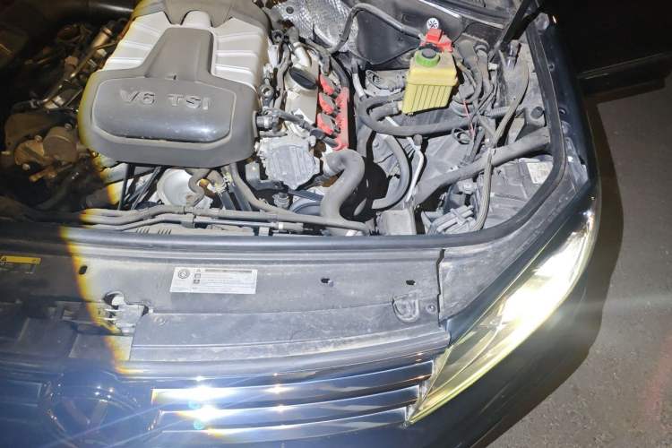 Used Volkswagen Touareg 2017 3.0 TSI Touareg Edition Engine Bay Left
