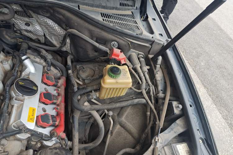 Used Volkswagen Touareg 2017 3.0 TSI Yuyue Model Engine Bay Left