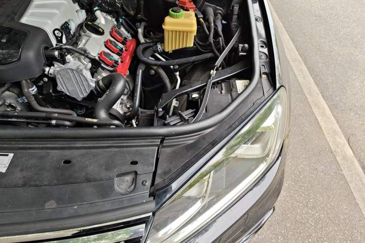 Used Volkswagen Touareg 2017 3.0 TSI Touareg Edition Engine Bay Left