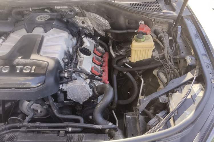 Used Volkswagen Touareg 2017 3.0 TSI Expedition Edition Engine Bay Left