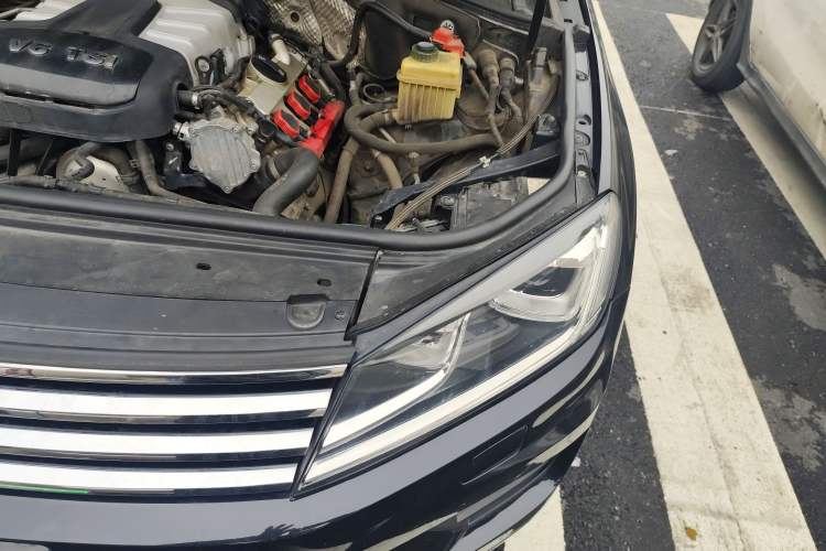 Used Volkswagen Touareg 2017 3.0 TSI Touareg Edition Engine Bay Left