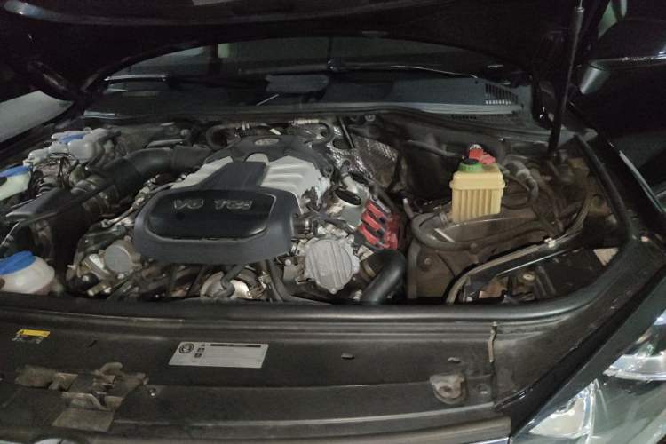 Used Volkswagen Touareg 2017 3.0 TSI Touareg Model Engine Bay Left
