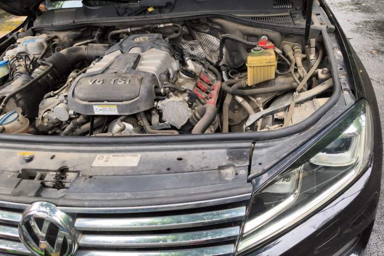 Used Volkswagen Touareg 2017 3.0 TSI Touareg Edition Engine Bay Left