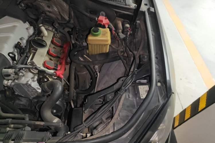 Used Volkswagen Touareg 2017 3.0 TSI Yuyue Model Engine Bay Left