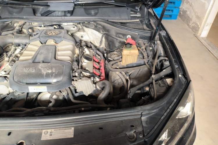 Used Volkswagen Touareg 2017 3.0 TSI Touareg Edition Engine Bay Left