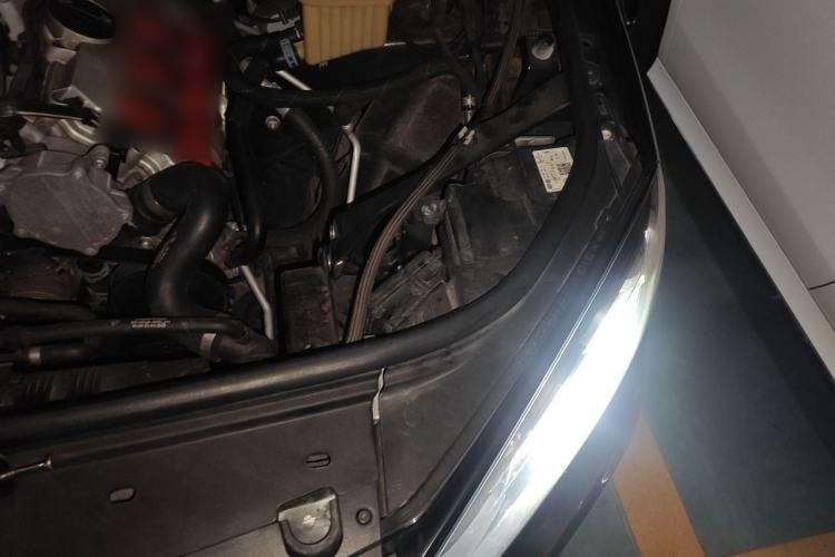 Used Volkswagen Touareg 2017 3.0 TSI Touareg Model Engine Bay Left