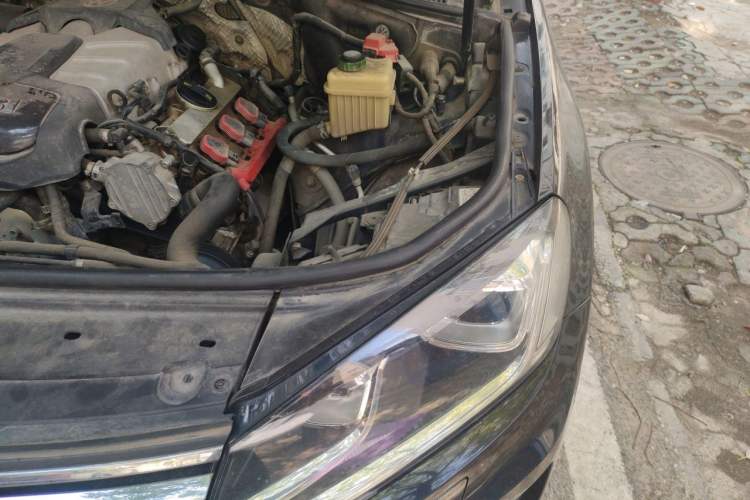 Used Volkswagen Touareg 2017 3.0 TSI Touareg Model Engine Bay Left