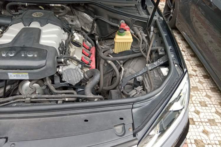 Used Volkswagen Touareg 2017 3.0 TSI Touareg Edition Engine Bay Left
