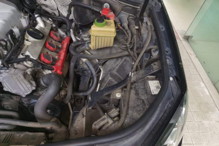 Used Volkswagen Touareg 2017 3.0 TSI Touareg Model Engine Bay Left