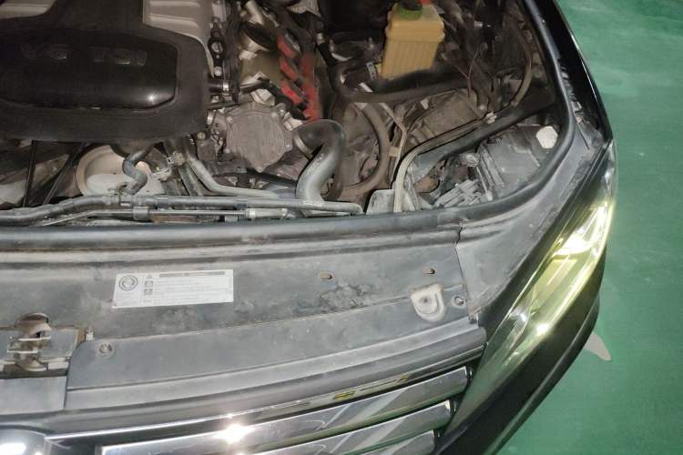 Used Volkswagen Touareg 2017 3.0 TSI Start Edition Engine Bay Left
