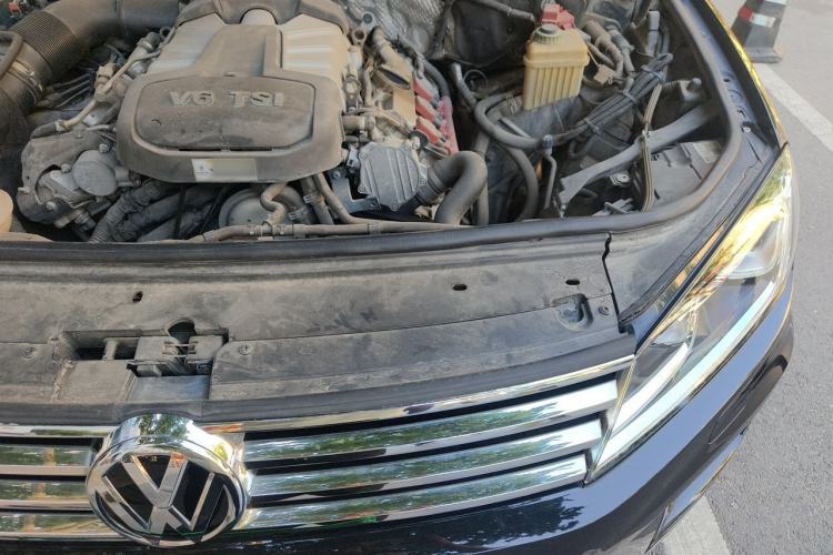 Used Volkswagen Touareg 2017 3.0 TSI Touareg Edition Engine Bay Left