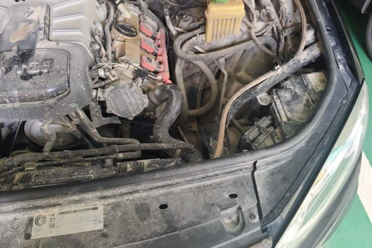 Used Volkswagen Touareg 2017 3.0 TSI Touareg Model Engine Bay Left