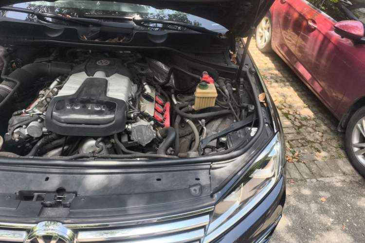 Used Volkswagen Touareg 2017 3.0 TSI R-Line Peak Edition Engine Bay Left