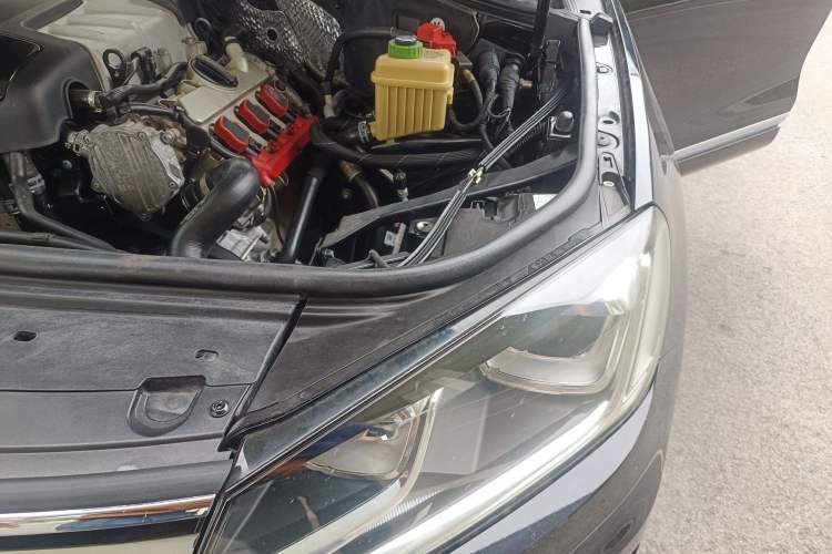 Used Volkswagen Touareg 2017 3.0 TSI Touareg Edition Engine Bay Left
