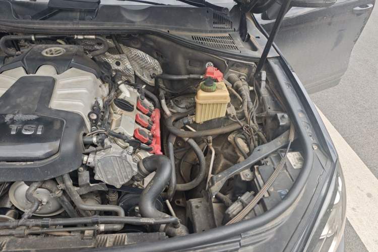 Used Volkswagen Touareg 2017 3.0 TSI Expedition Edition Engine Bay Left