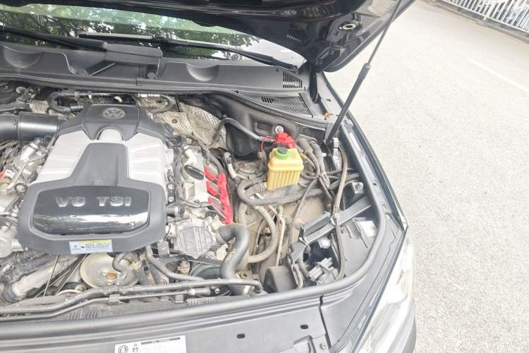 Used Volkswagen Touareg 2017 3.0 TSI Touareg Edition Engine Bay Left