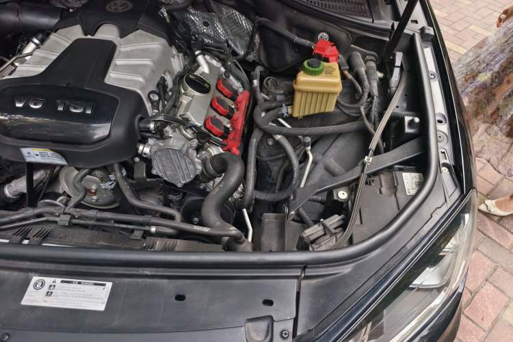 Used Volkswagen Touareg 2017 3.0 TSI Expedition Edition Engine Bay Left