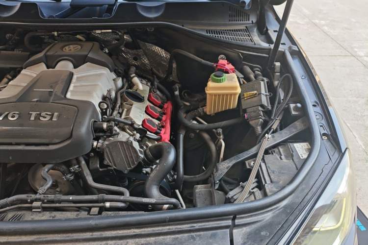 Used Volkswagen Touareg 2017 3.0 TSI Touareg Edition Engine Bay Left