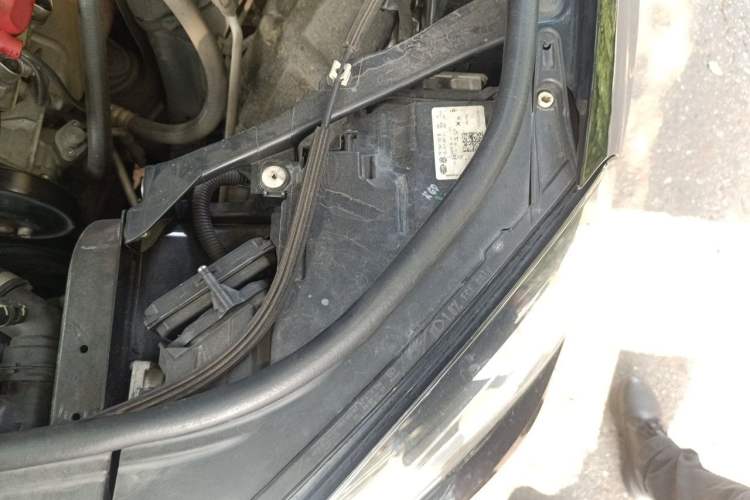 Used Volkswagen Touareg 2017 3.0 TSI Touareg Model Engine Bay Left