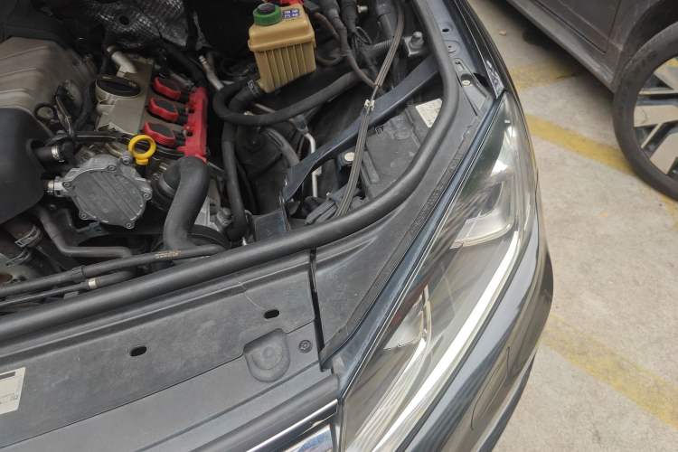 Used Volkswagen Touareg 2017 3.0 TSI Touareg Model Engine Bay Left