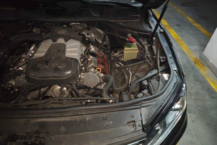 Used Volkswagen Touareg 2017 3.0 TSI Touareg Edition Engine Bay Left