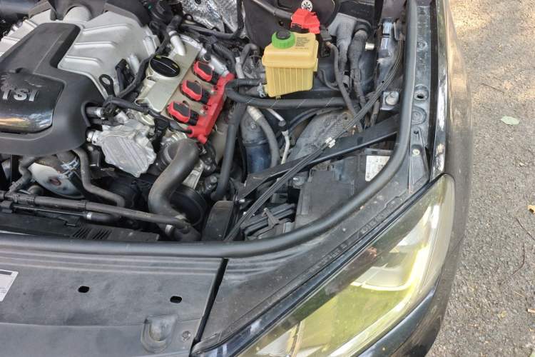 Used Volkswagen Touareg 2017 3.0 TSI Touareg Model Engine Bay Left