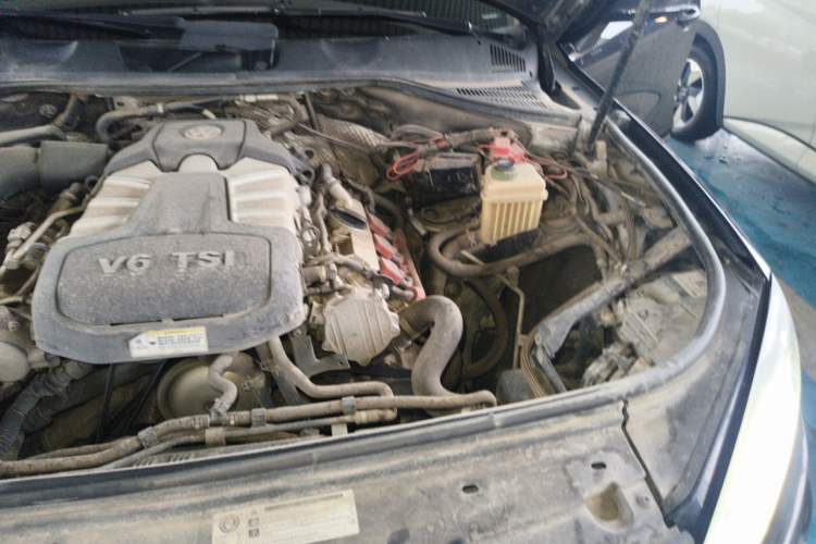 Used Volkswagen Touareg 2017 3.0 TSI Touareg Edition Engine Bay Left