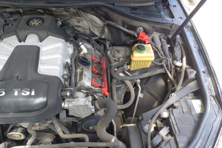 Used Volkswagen Touareg 2017 3.0 TSI Touareg Model Engine Bay Left