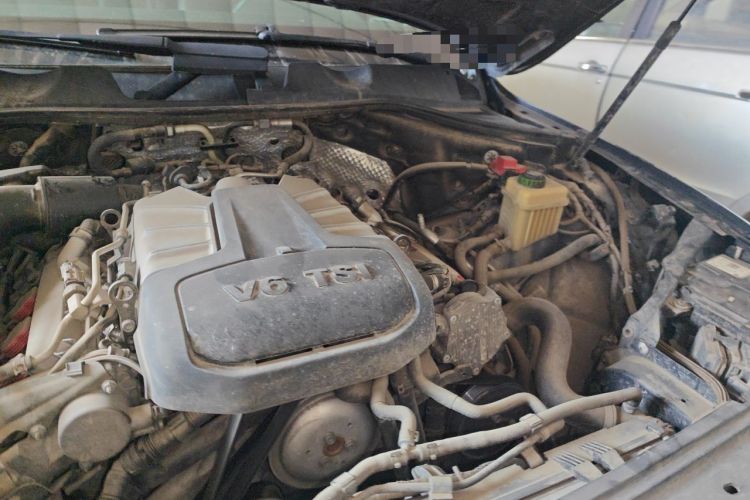 Used Volkswagen Touareg 2017 3.0 TSI Touareg Model Engine Bay Left