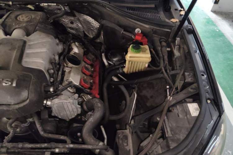 Used Volkswagen Touareg 2017 3.0 TSI Touareg Model Engine Bay Left