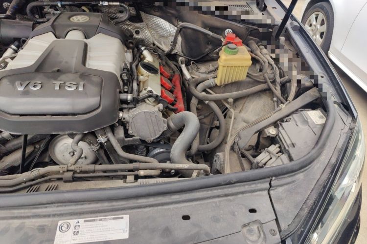 Used Volkswagen Touareg 2017 3.0 TSI Touareg Model Engine Bay Left
