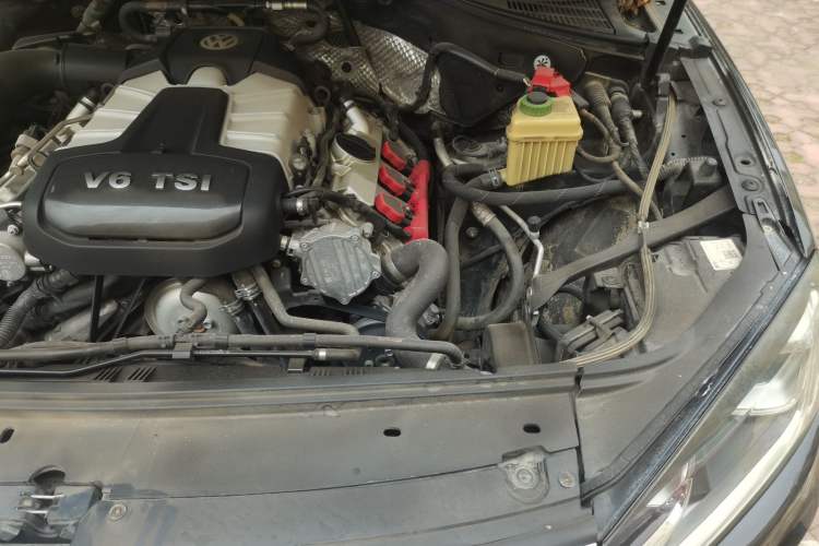 Used Volkswagen Touareg 2017 3.0 TSI Touareg Edition Engine Bay Left