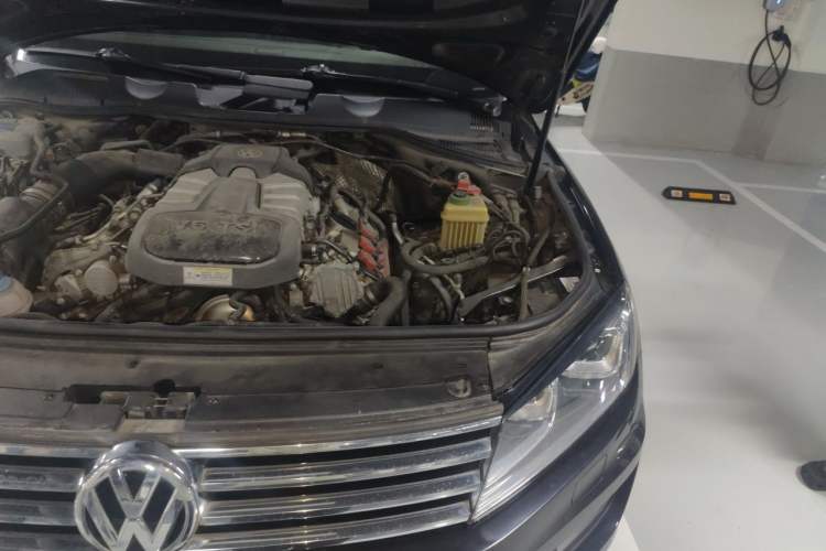 Used Volkswagen Touareg 2017 3.0 TSI Touareg Edition Engine Bay Left