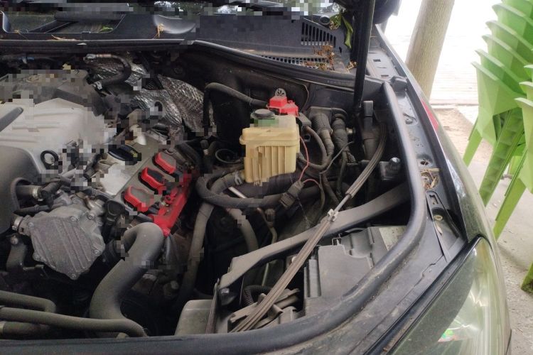 Used Volkswagen Touareg 2017 3.0 TSI Touareg Model Engine Bay Left