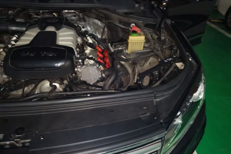 Used Volkswagen Touareg 2017 3.0 TSI Yuyue Model Engine Bay Left