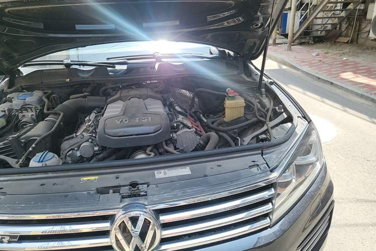 Used Volkswagen Touareg 2017 3.0 TSI Touareg Edition Engine Bay Left