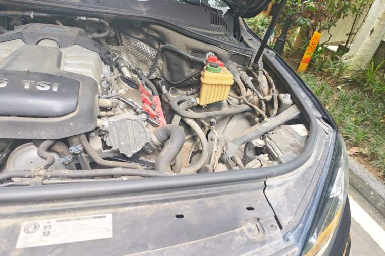 Used Volkswagen Touareg 2017 3.0 TSI Touareg Edition Engine Bay Left