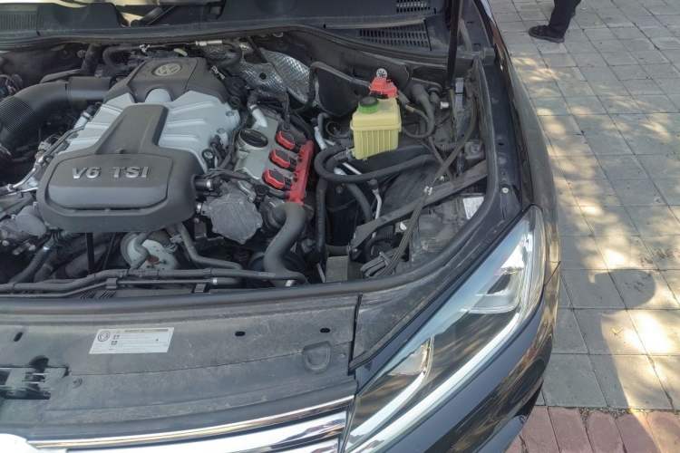 Used Volkswagen Touareg 2017 3.0 TSI Touareg Edition Engine Bay Left