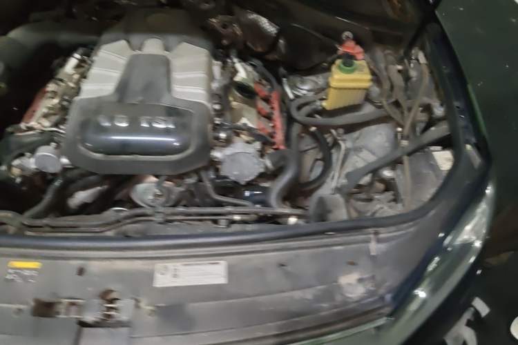 Used Volkswagen Touareg 2017 3.0 TSI Touareg Model Engine Bay Left