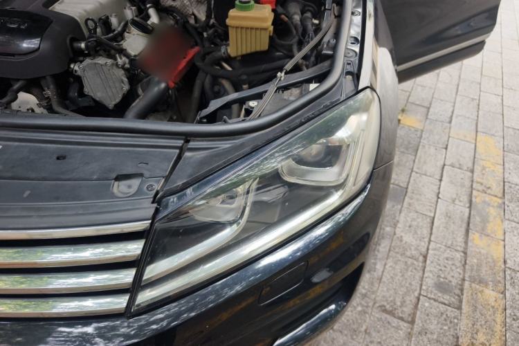 Used Volkswagen Touareg 2017 3.0 TSI Touareg Model Engine Bay Left