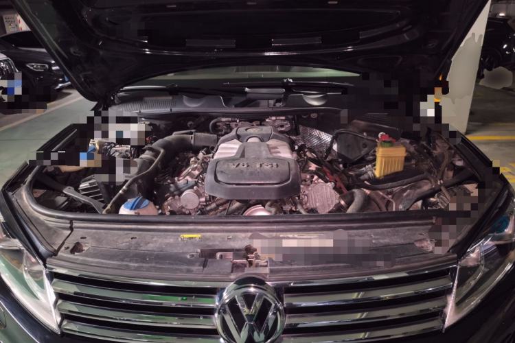 Used Volkswagen Touareg 2017 3.0 TSI Touareg Model Engine Bay