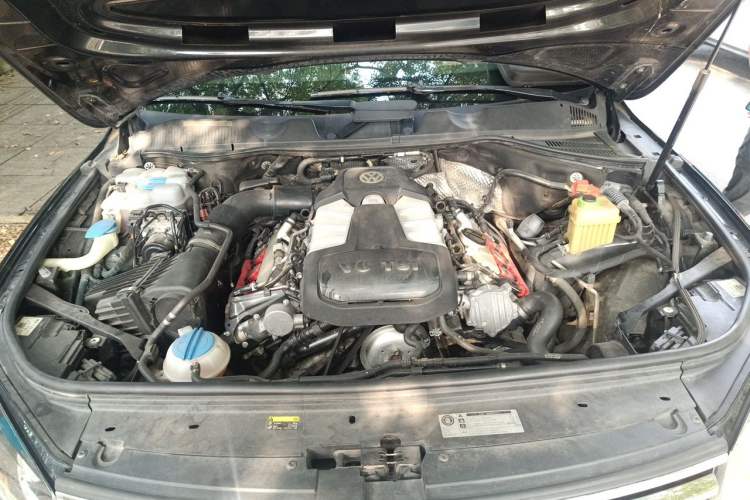 Used Volkswagen Touareg 2017 3.0 TSI Touareg Model Engine Bay