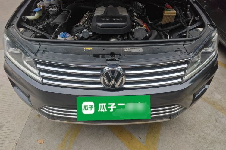 Used Volkswagen Touareg 2017 3.0 TSI Touareg Model Engine Bay