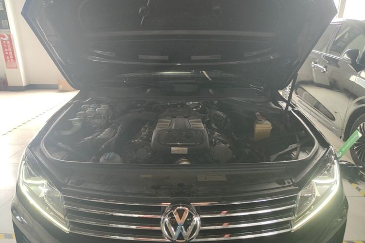 Used Volkswagen Touareg 2017 3.0 TSI Touareg Edition Engine Bay