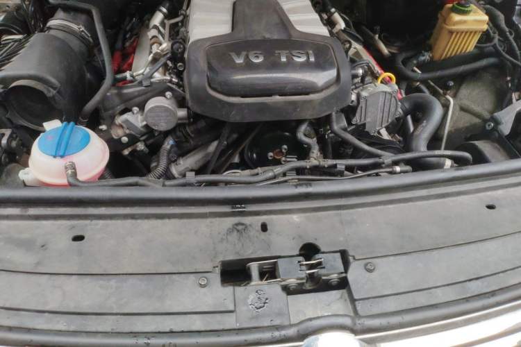 Used Volkswagen Touareg 2017 3.0 TSI Touareg Model Engine Bay