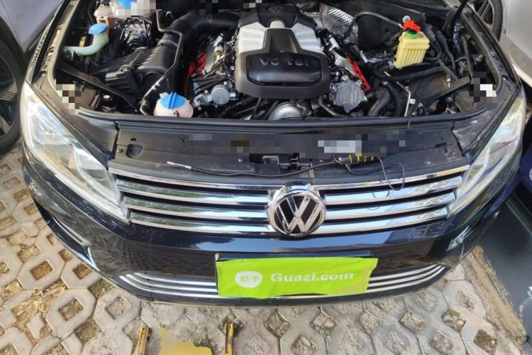 Used Volkswagen Touareg 2017 3.0 TSI Touareg Model Engine Bay